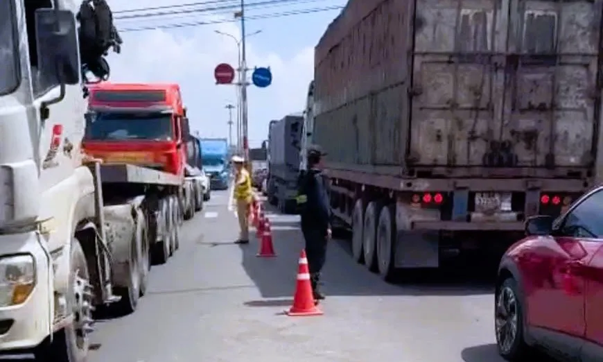 Quốc lộ 51 ùn ứ nghiêm trọng do thi công cầu Long Thành, cảnh sát khuyến cáo 3 lộ trình thay thế