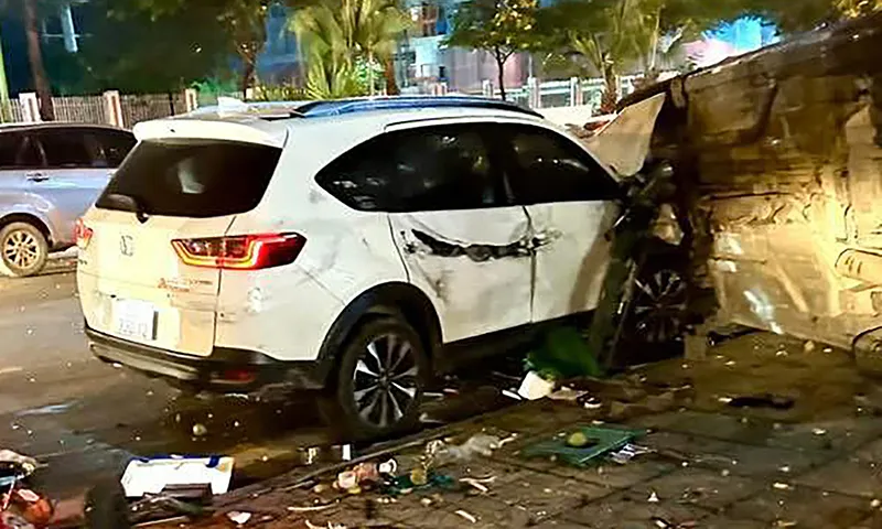 Tai nạn giao thông liên hoàn ở Hà Nội, ít nhất 1 người chết tại chỗ