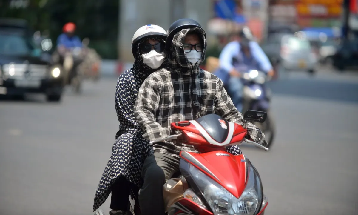 Miền Bắc và Trung Bộ bước vào cao điểm nắng nóng, nhiệt độ vượt 38 độ C