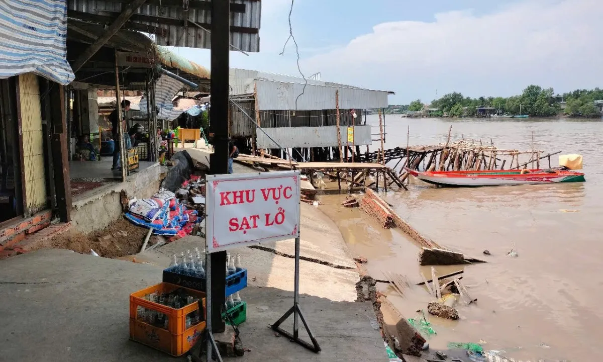 Cà Mau thông báo khẩn sau 50 vụ sạt lở, thiệt hại chục tỉ đồng