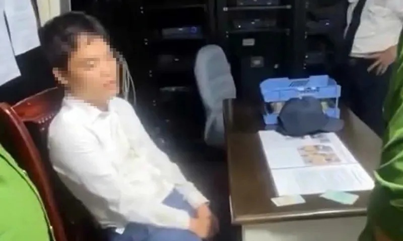 Tai xe dien khien 202