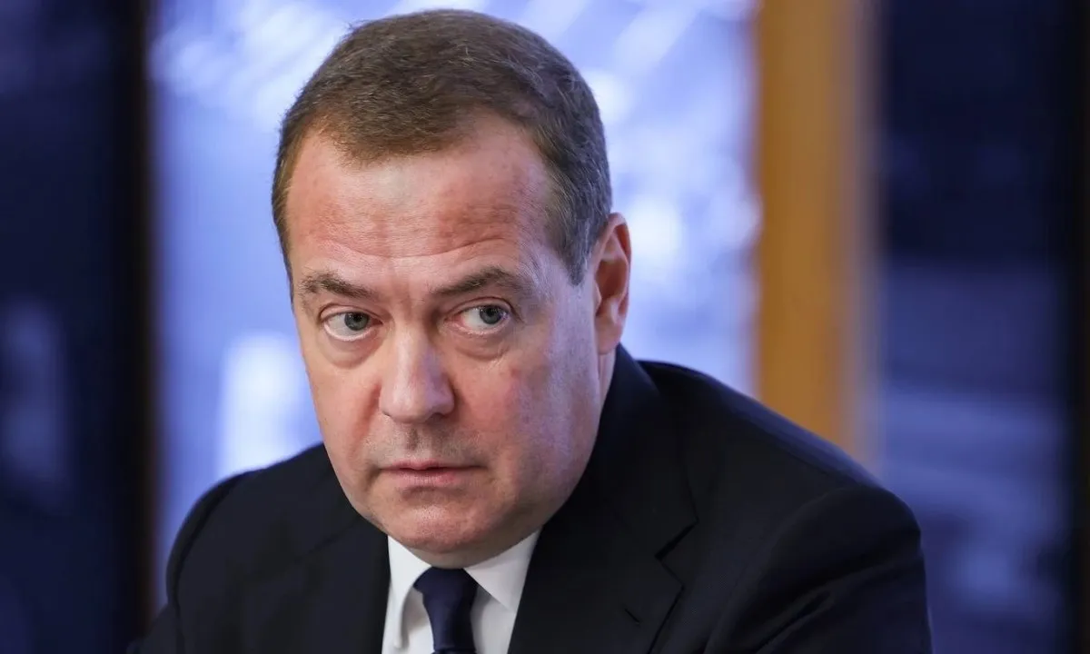 Ông Medvedev cảnh báo khả năng tấn công phủ đầu phương Tây