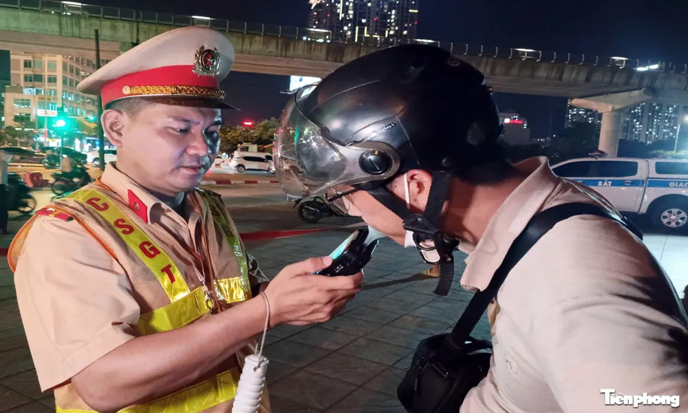 CSGT Hà Nội “mật phục” quanh quán nhậu, phát hiện hàng chục tài xế vi phạm