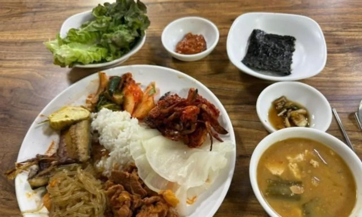 Khách nữ bị mắng vì ăn nhiều tại buffet rẻ ở Hàn Quốc