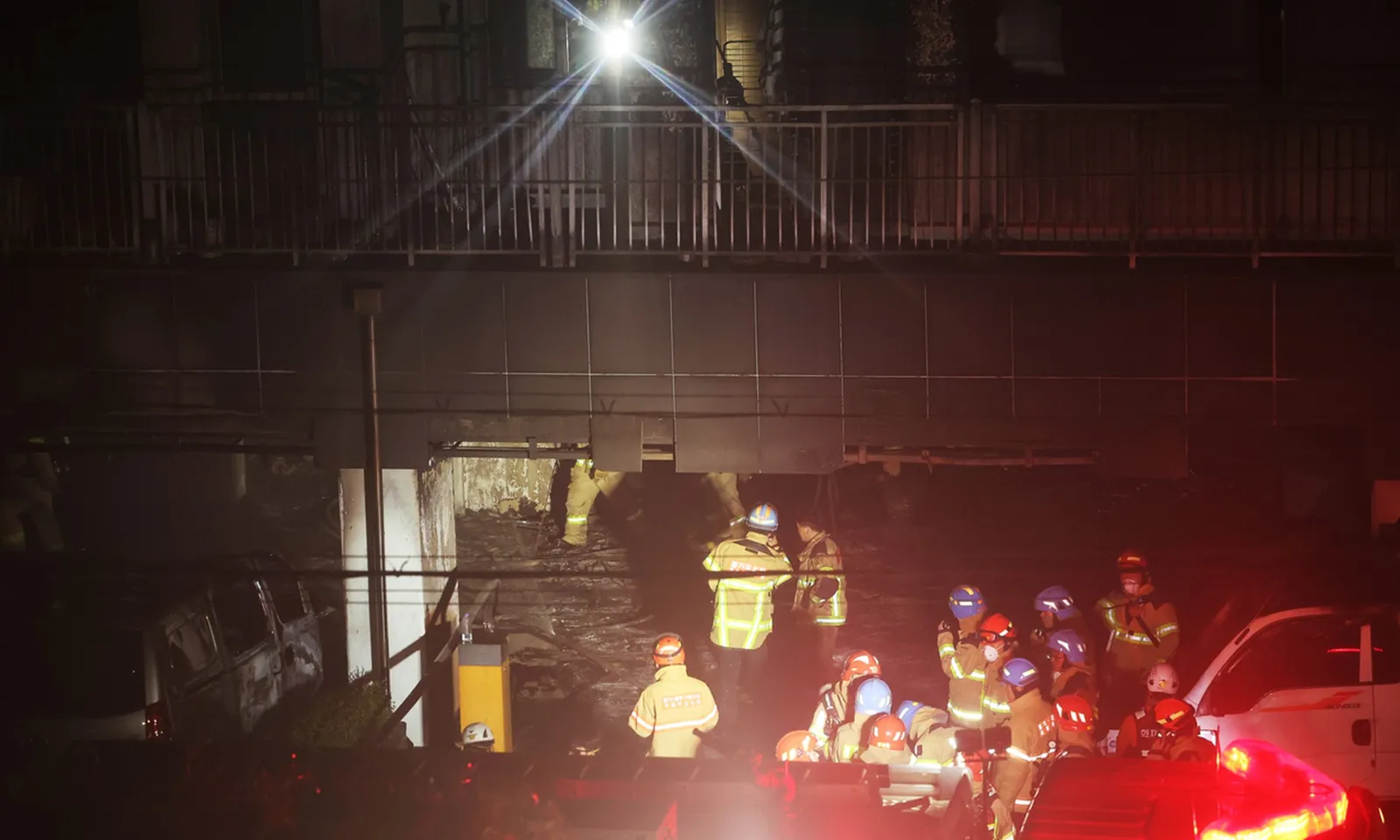 Cháy chung cư tại Hàn Quốc: 3 người ngừng tim, 20 người bị thương nặng