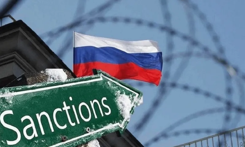 EU thông qua gói trừng phạt thứ 18 nhằm vào Nga, hạ trần giá dầu