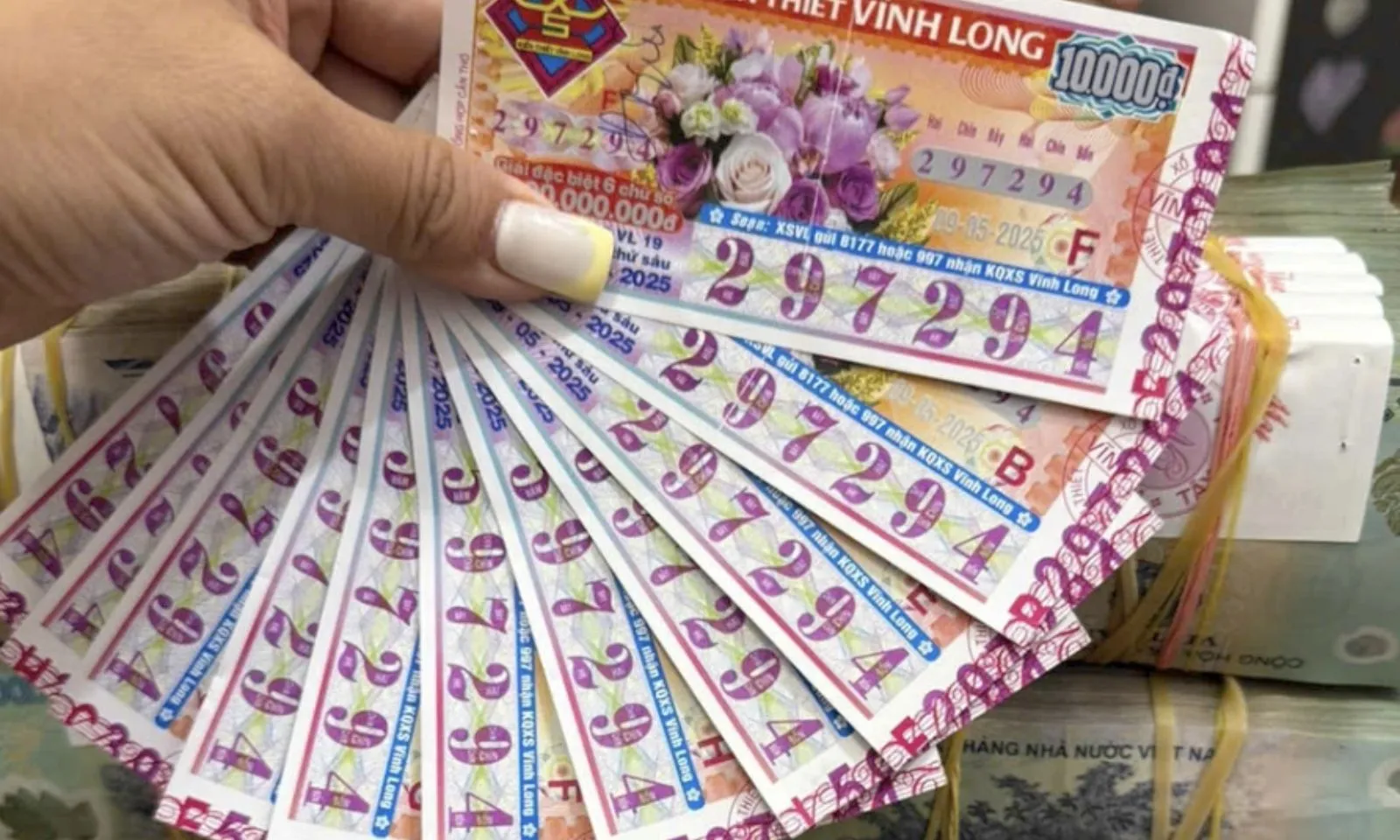 Trúng hàng ngàn tỷ đồng nhờ chơi XSKT, nhiều người đổi đời sau một đêm