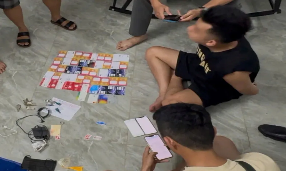 Cảnh báo thủ đoạn giả mạo Facebook con du học để lừa chuyển tiền