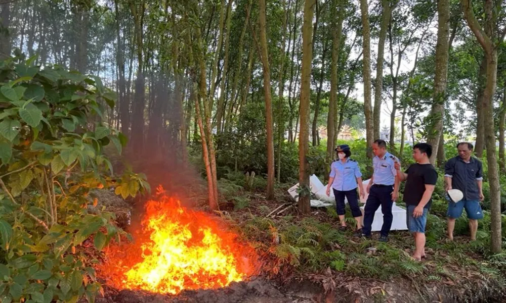 Hàng trăm kg thịt, xúc xích không xuất xứ bị tiêu hủy tại Thanh Hóa