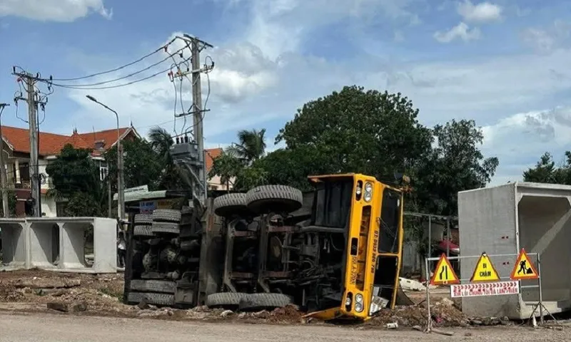 Đồng Nai: Sập cần cẩu tại công trình cầu vượt cao tốc, 1 công nhân tử vong 