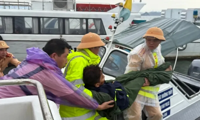 Phó thủ tướng Trần Hồng Hà trực tiếp chỉ đạo cứu nạn vụ lật tàu ở Hạ Long