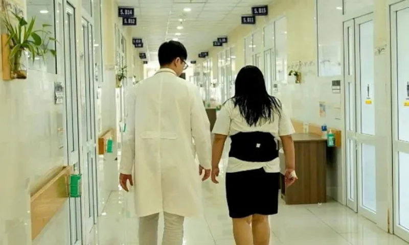 Nữ sinh bất ngờ nhập viện vì thoát vị đĩa đệm nặng