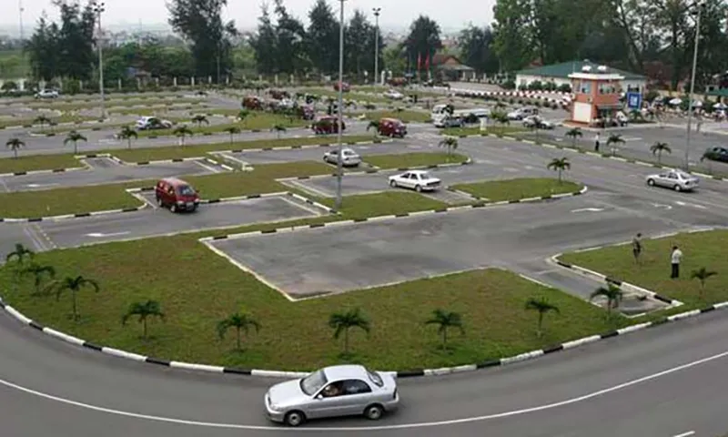 Thi sát hạch lái xe Ảnh minh họa