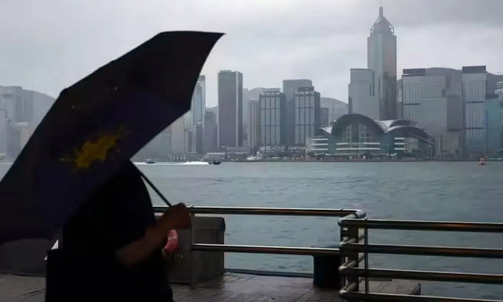 Trung Quốc nâng cảnh báo bão Wipha, hàng trăm ngàn người sơ tán