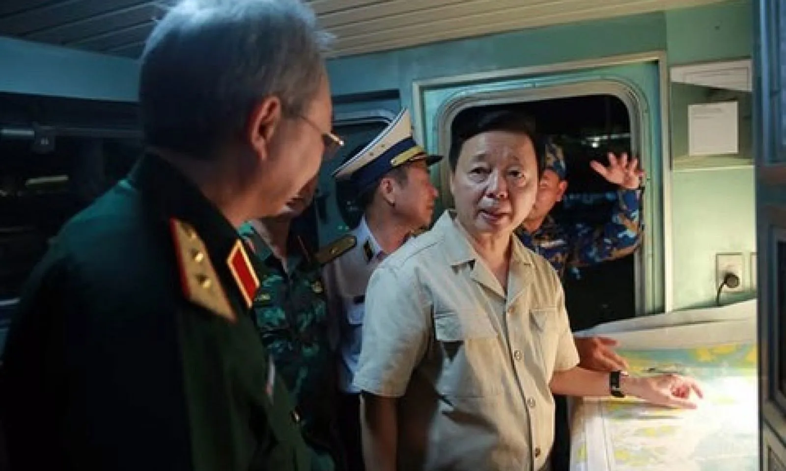 Thủ tướng chỉ đạo huy động tối đa lực lượng tìm kiếm nạn nhân vụ lật tàu ở Hạ Long