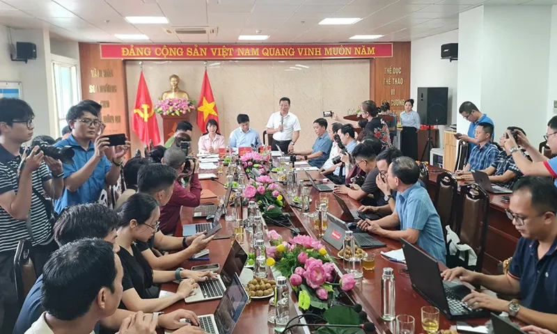 Quang cảnh buổi họp báo