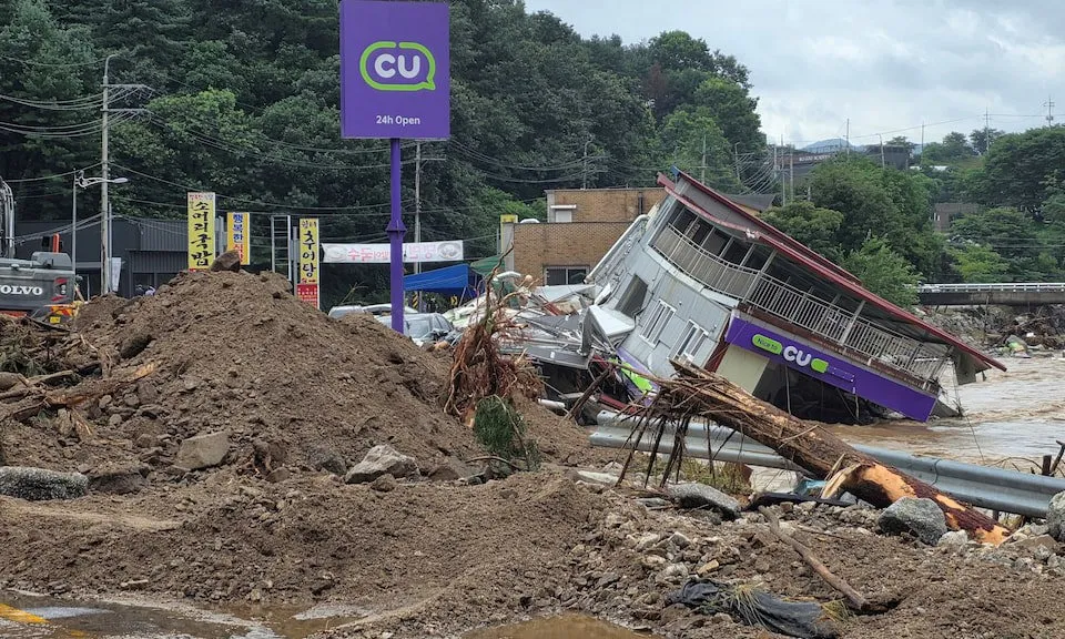 Mưa lũ nghiêm trọng ở Hàn Quốc: Số người thiệt mạng tăng, thêm người mất tích