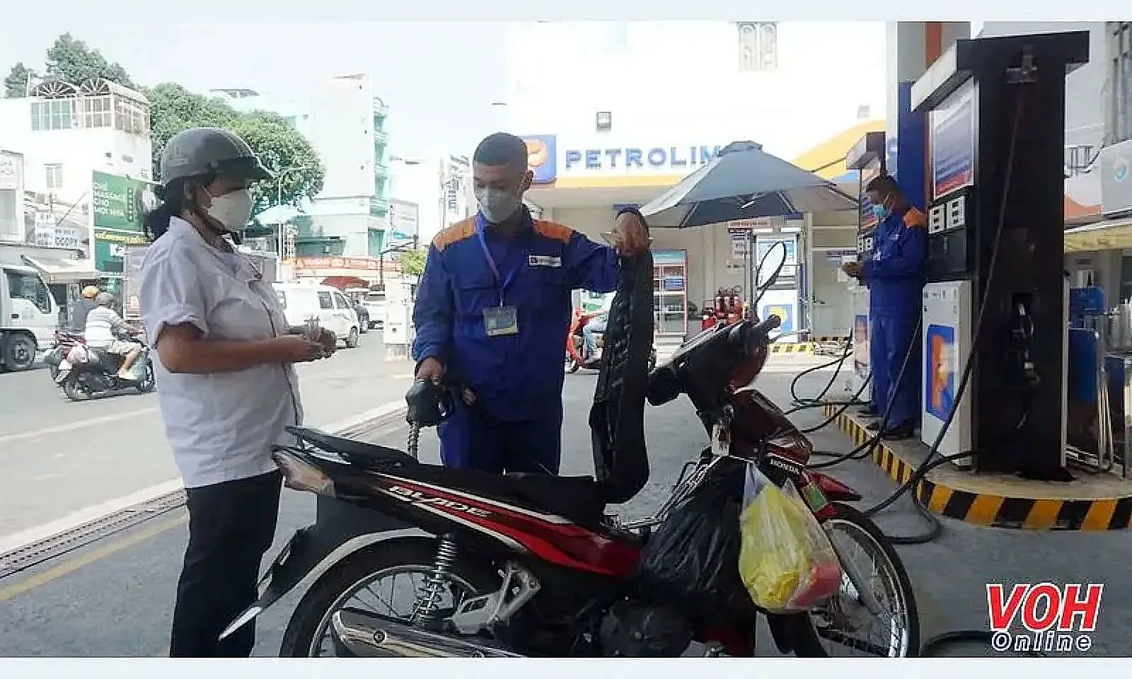 Giá dầu thế giới biến động nhẹ, xăng dầu trong nước tiếp tục điều chỉnh giảm