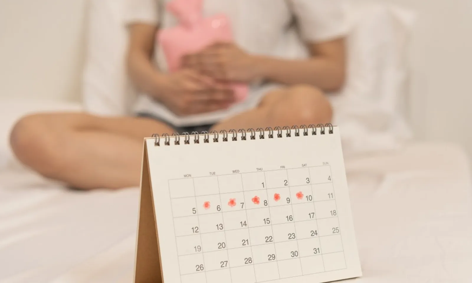 Có kinh nguyệt trước 10 tuổi hay sau 15 tuổi đều gây ra vấn đề sức khỏe