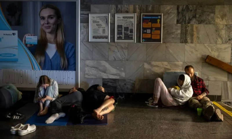 Nga tập kích Ukraine trong đêm, gây cháy nổ tại Kiev