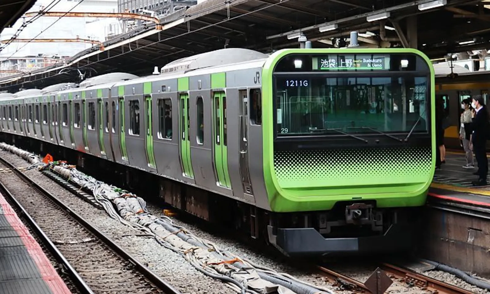 Tàu điện ngầm Tokyo tạm dừng do cháy sạc dự phòng trong hành lý xách tay của hành khách