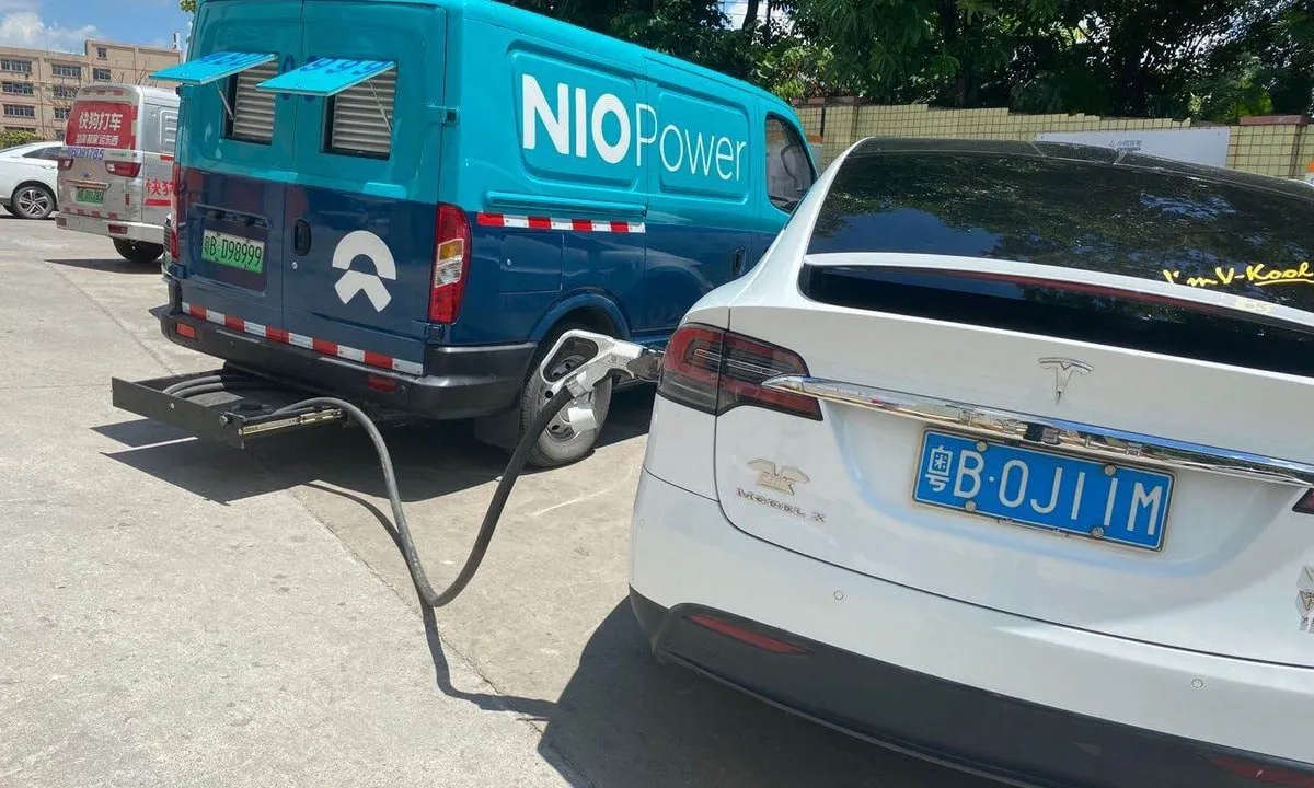 Trung Quốc tìm cách giữ xe điện chạy khi cả thành phố mất điện trong mùa mưa bão