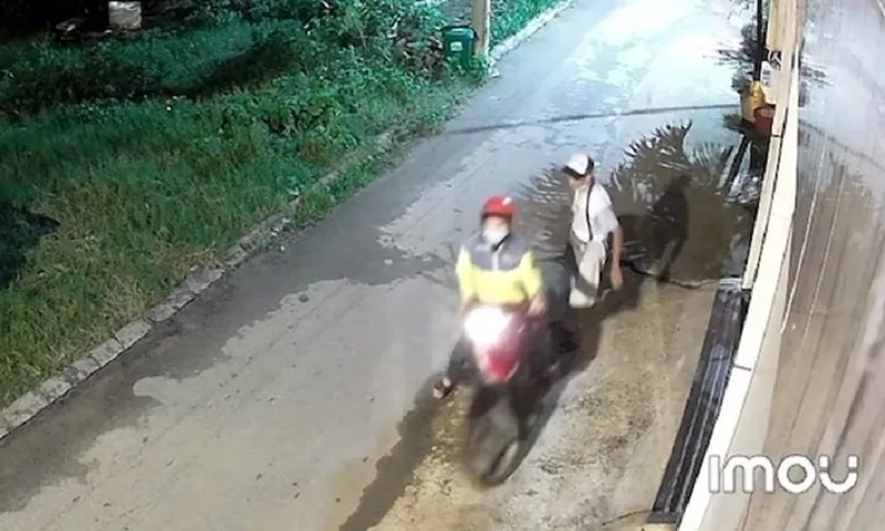 Truy tìm đối tượng giật hơn 100 tờ vé số của người khuyết tật 