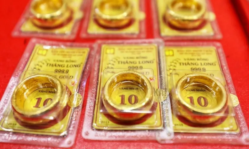 Giá vàng SJC vọt lên 122 triệu đồng/lượng, chênh cao so với thế giới