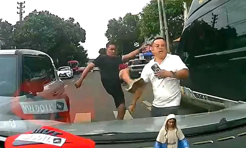 Danh tính người đàn ông đi xe VF3 đá tài xế taxi gãy xương sườn