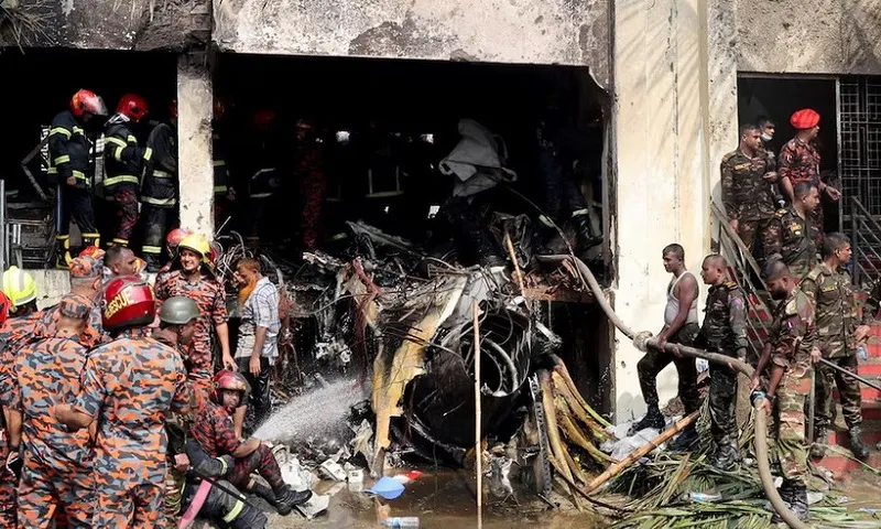 Bangladesh tuyên bố quốc tang để tưởng niệm các nạn nhân xấu số vụ máy bay rơi