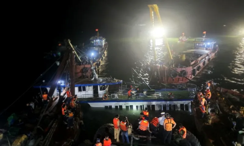 Vụ lật tàu ở Hạ Long: Tìm thấy thêm một thi thể