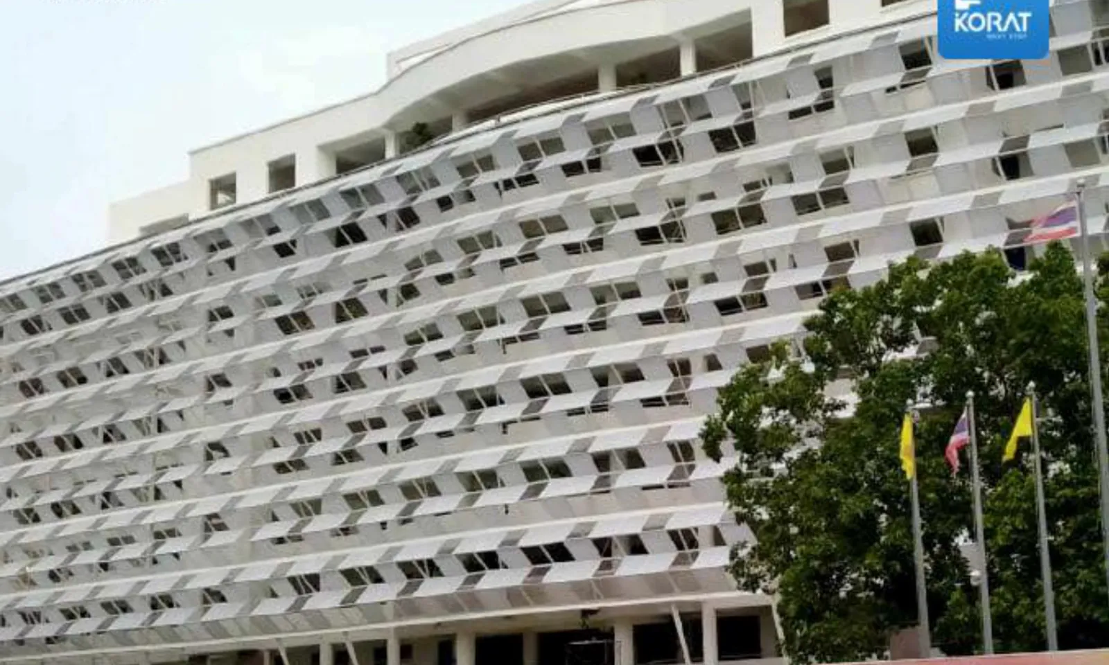 Nữ sinh trầm cảm nhảy từ tòa nhà 5 tầng xuống đất, bị thương nặng