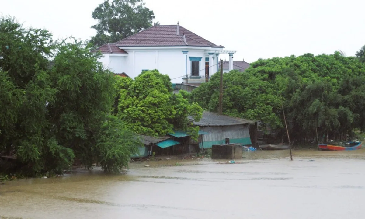 Lũ quét tàn phá Nghệ An, nhiều hồ đập xả lũ khẩn cấp