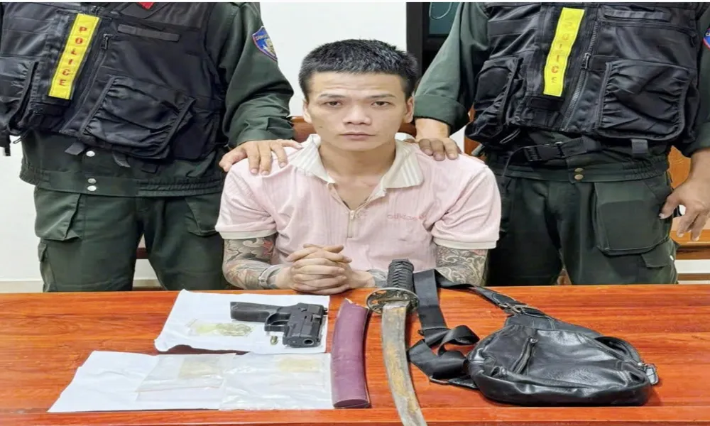 Bắt giữ đối tượng mang súng, đạn, ma túy giữa đêm khuya