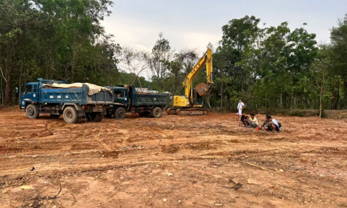 Phát hiện nhóm người khai thác đất đá trái phép hơn 1.000 mét tại Phú Quốc