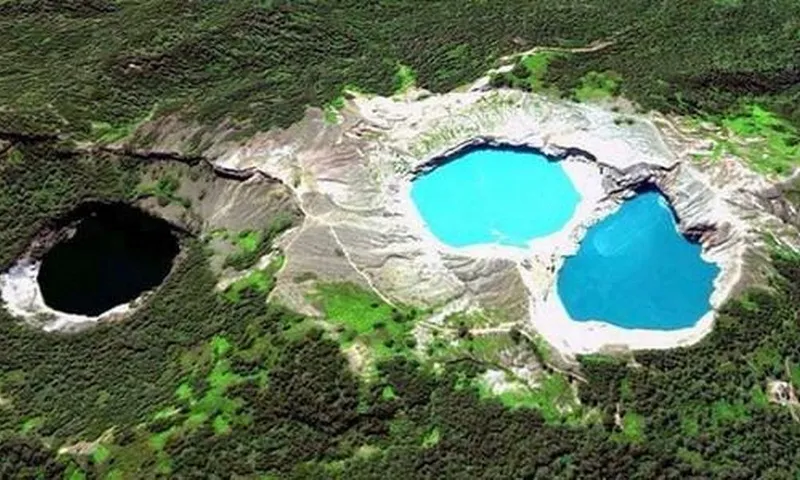 Khám phá hồ ba màu Kelimutu – kỳ quan thiên nhiên trên đảo Flores