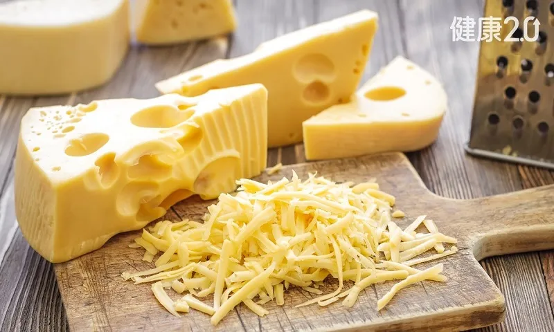 Những người nào cần thận trọng khi ăn phô mai?