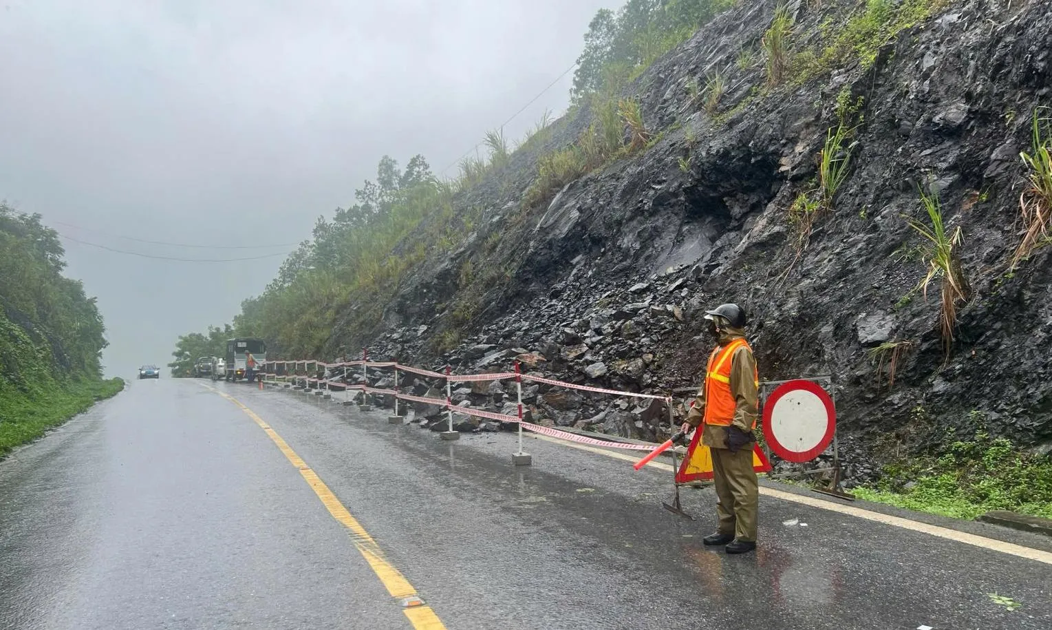 Cục Đường bộ Việt Nam khẩn trương khắc phục hậu quả bão số 3