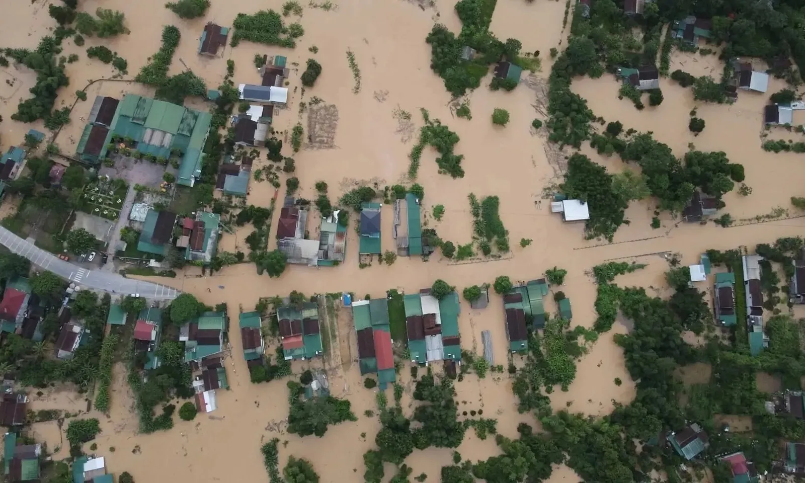 Đến chiều 24/7, vẫn còn 5 xã ở Nghệ An bị cô lập hoàn toàn do lũ