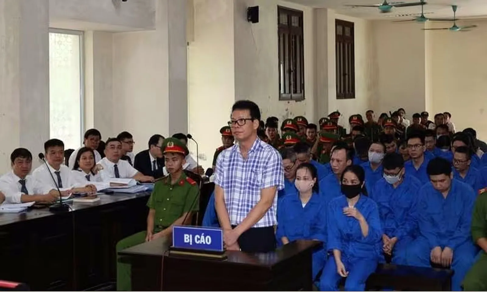 Cựu tổng biên tập chiếm đoạt gần 5,2 tỉ đồng thông qua hình thức gỡ bài có điều kiện