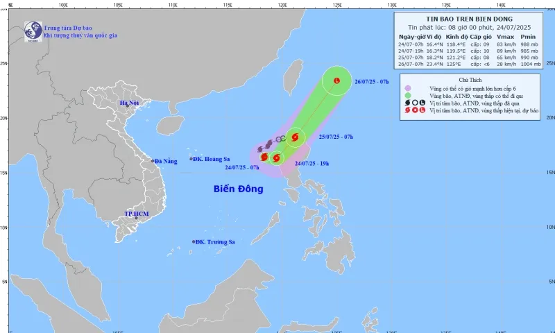 Bão số 4 giật cấp 12 ngoài Bắc Biển Đông