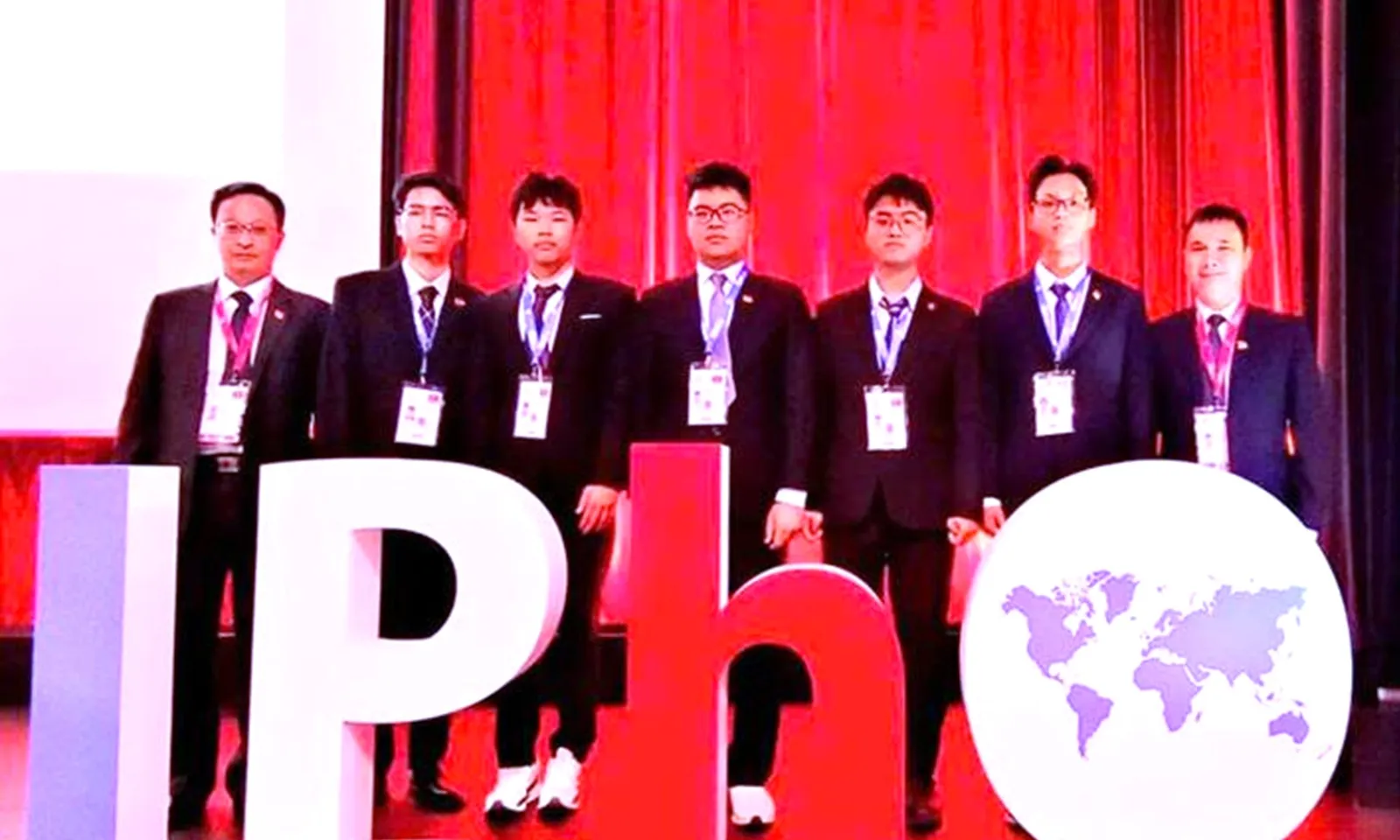 Đội tuyển quốc gia Việt Nam lọt top 10 tại Kỳ thi Olympic Vật lý Quốc tế 2025