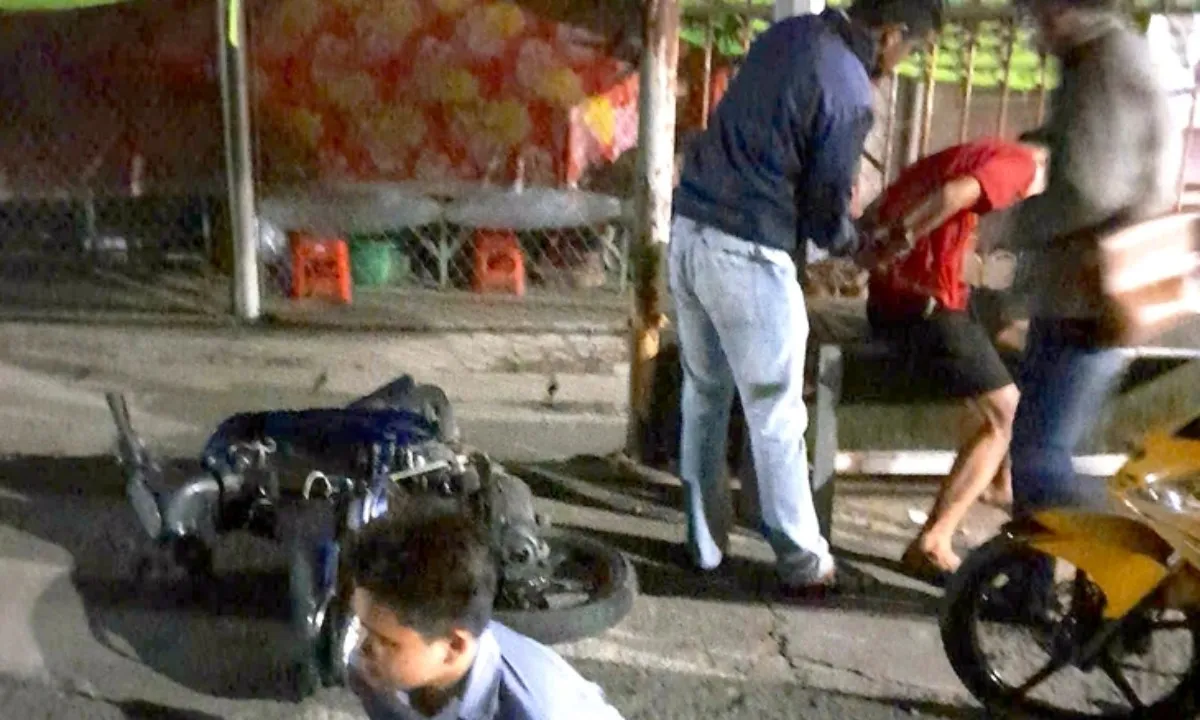 Giả làm khách đi xe ôm, hai thiếu niên khống chế tài xế cướp tài sản