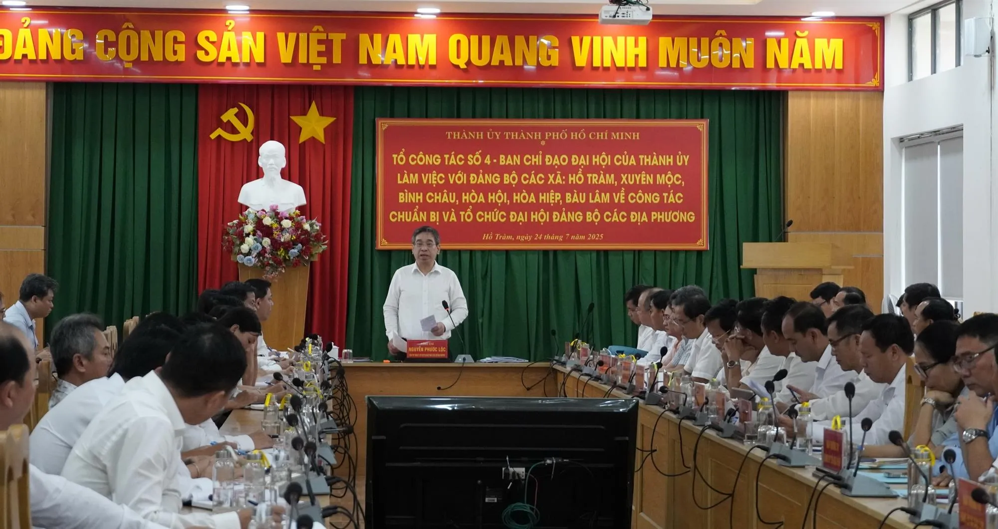 quang-canh-lam-viec-17533524583631308632455