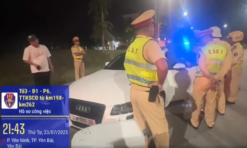 Tài xế xe Audi lạng lách, đánh võng trên cao tốc dương tính với ma túy