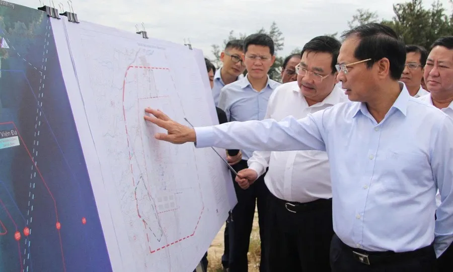 Phó Thủ tướng Bùi Thanh Sơn kiểm tra vùng quy hoạch 2 dự án điện hạt nhân Ninh Thuận