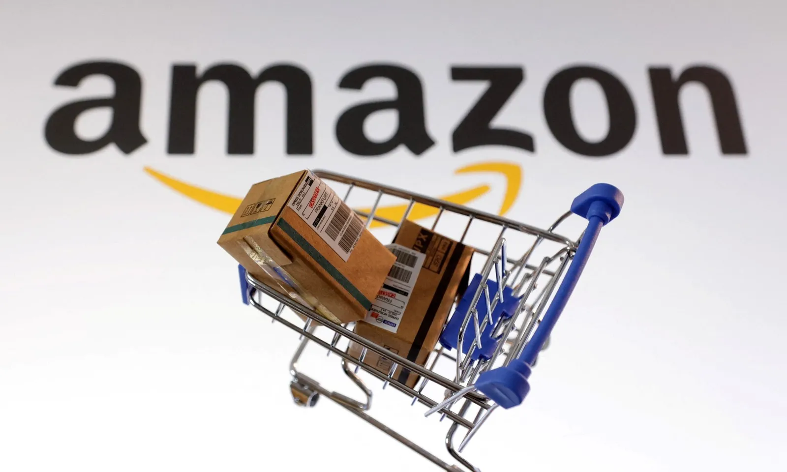 Amazon bị các nhà bán lẻ và người tiêu dùng Anh kiện