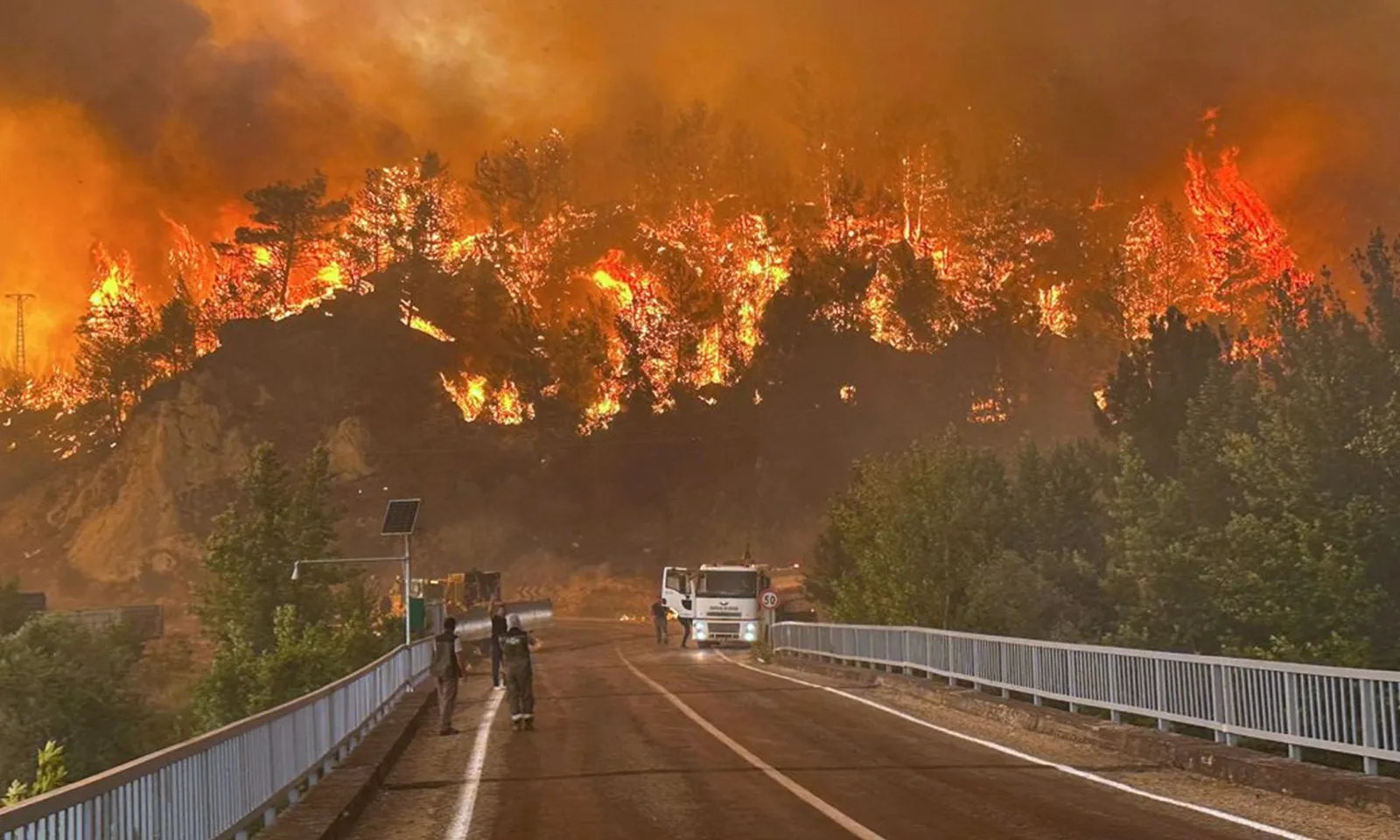 Cháy rừng dữ dội ở Thổ Nhĩ Kỳ, ít nhất 10 lính cứu hỏa và nhân viên cứu hộ thiệt mạng