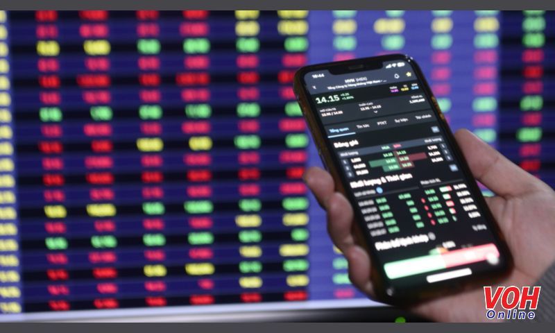 Gần 20.000 tỉ đồng đổ vào thị trường, VN-Index áp sát mốc cao nhất lịch sử