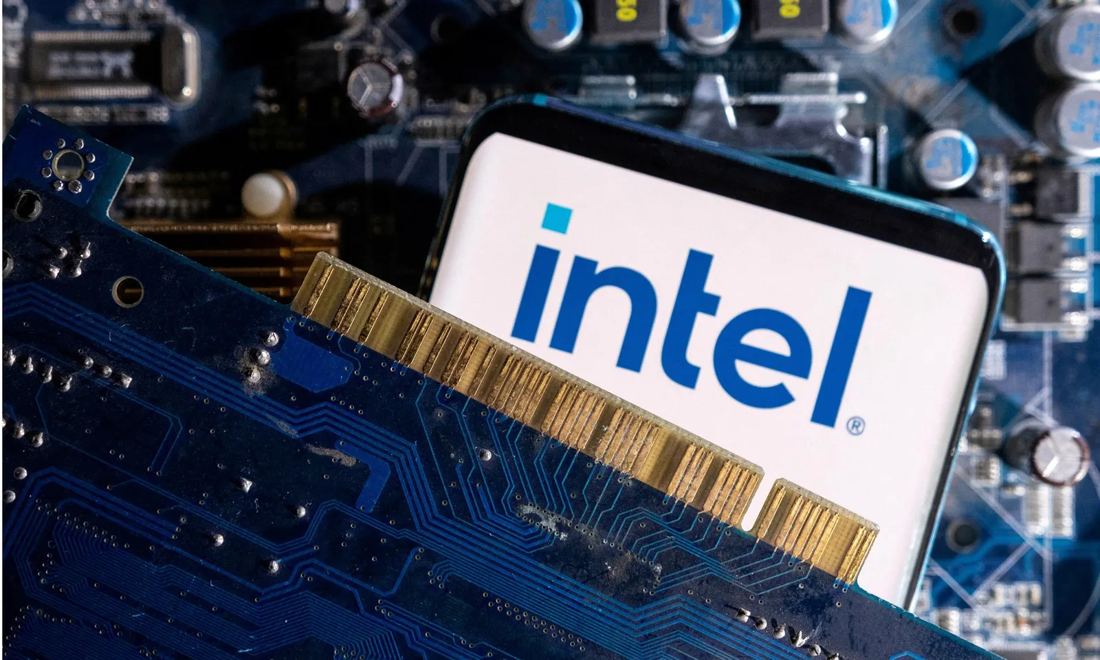 Intel sẽ cắt giảm 22% nhân sự